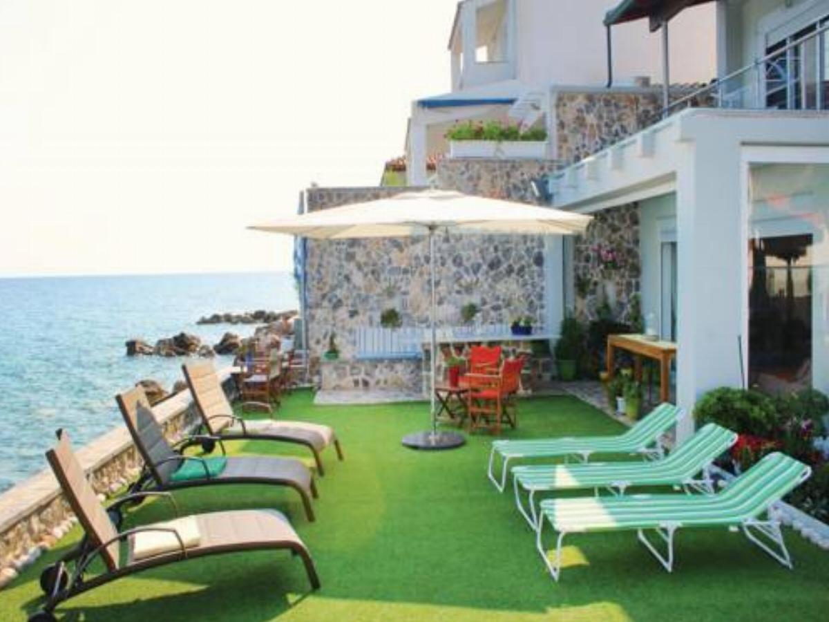 Four-Bedroom Holiday home with Sea View in Derveni Korinth Pelo. Hotel Derveni Greece