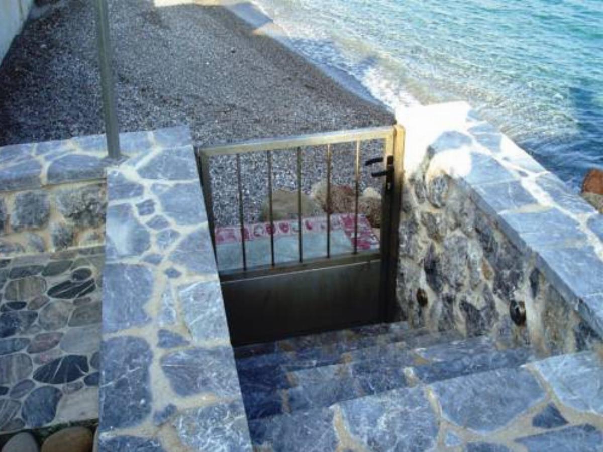 Four-Bedroom Holiday home with Sea View in Derveni Korinth Pelo. Hotel Derveni Greece