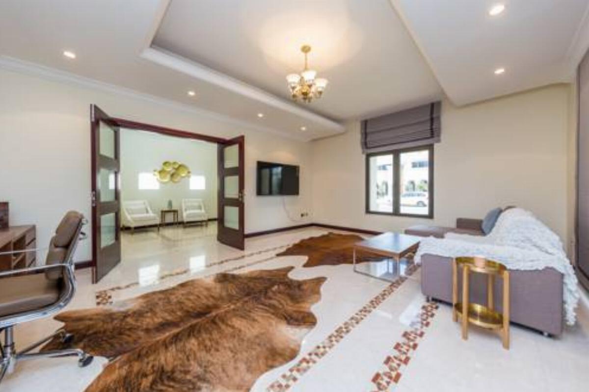 Four Bedroom Villa in Palm Jumeirah by Deluxe Holiday Homes Hotel Dubai United Arab Emirates
