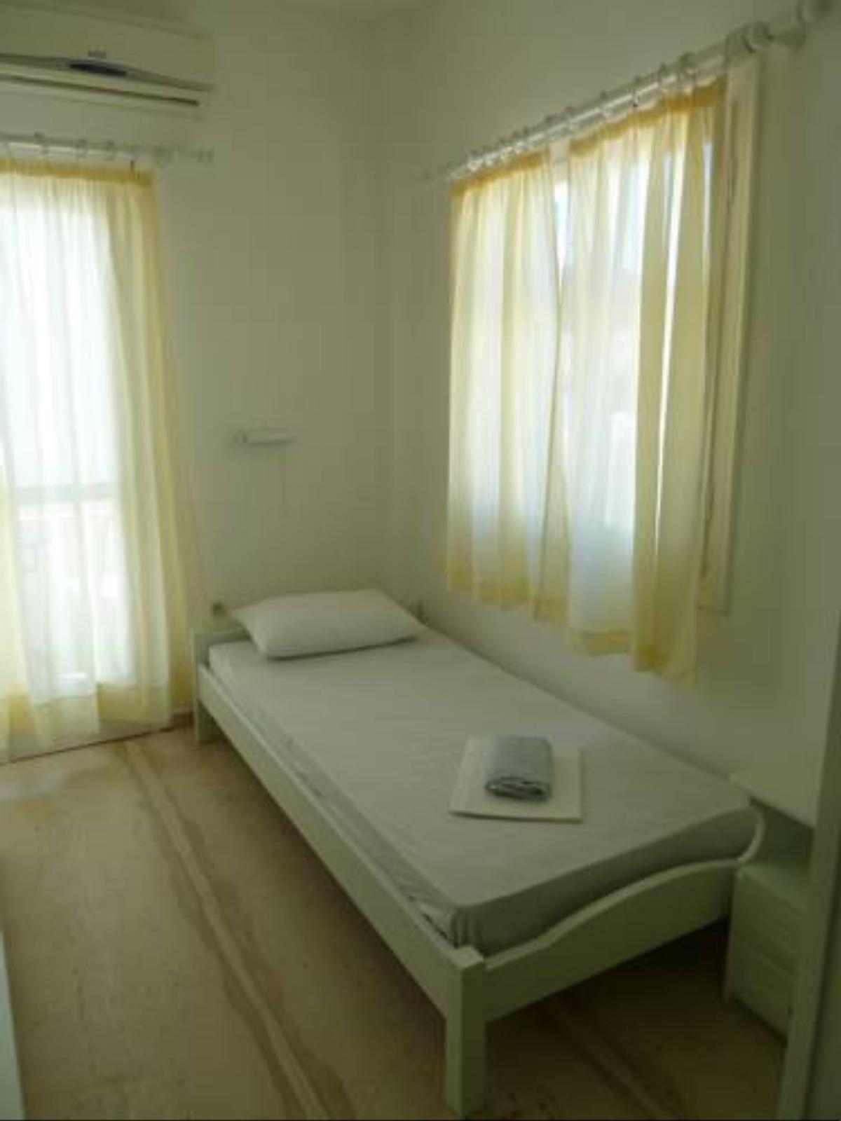 Four Seasons Rooms & Apartments Hotel Ios Chora Greece