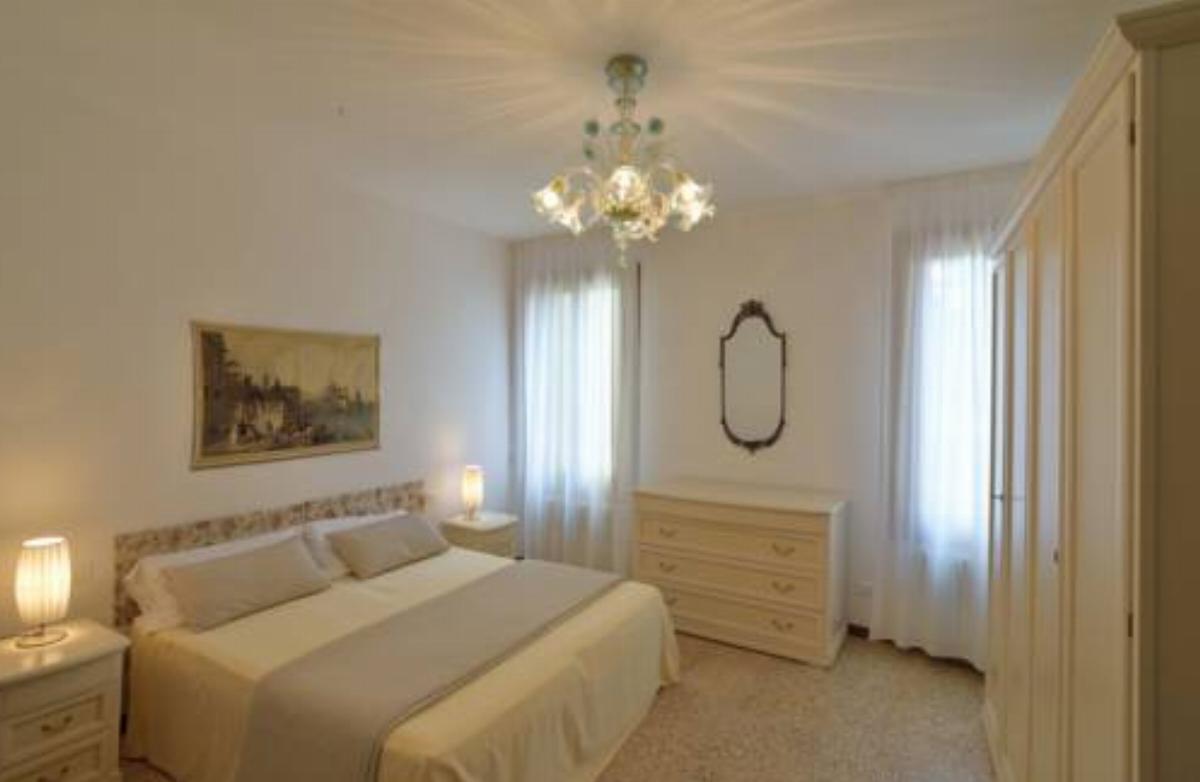 Frari Apartment Hotel Venice Italy