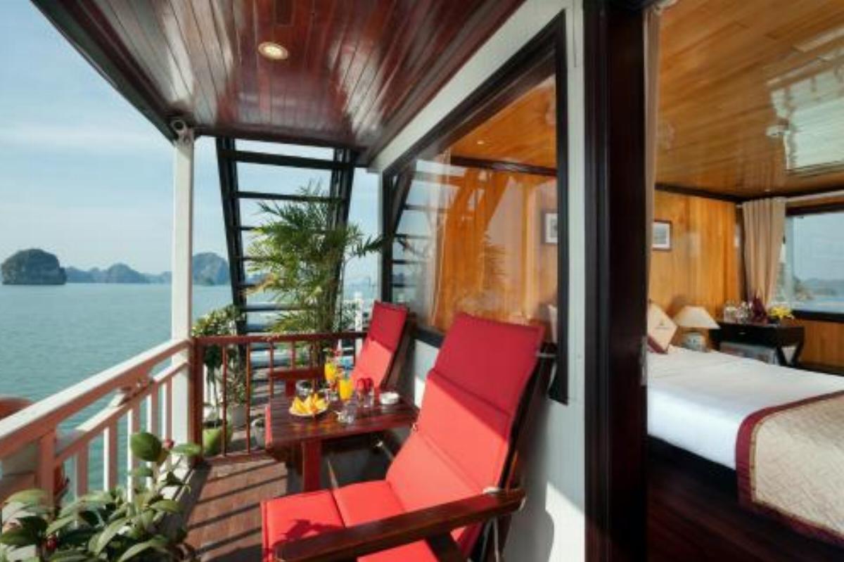 Garden Bay Luxury Cruise Hotel Ha Long Vietnam