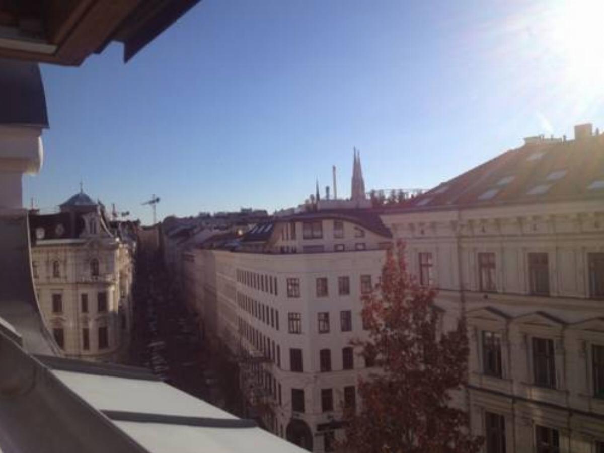 Gemütliche Dachgeschosswohnung Hotel Wien Austria