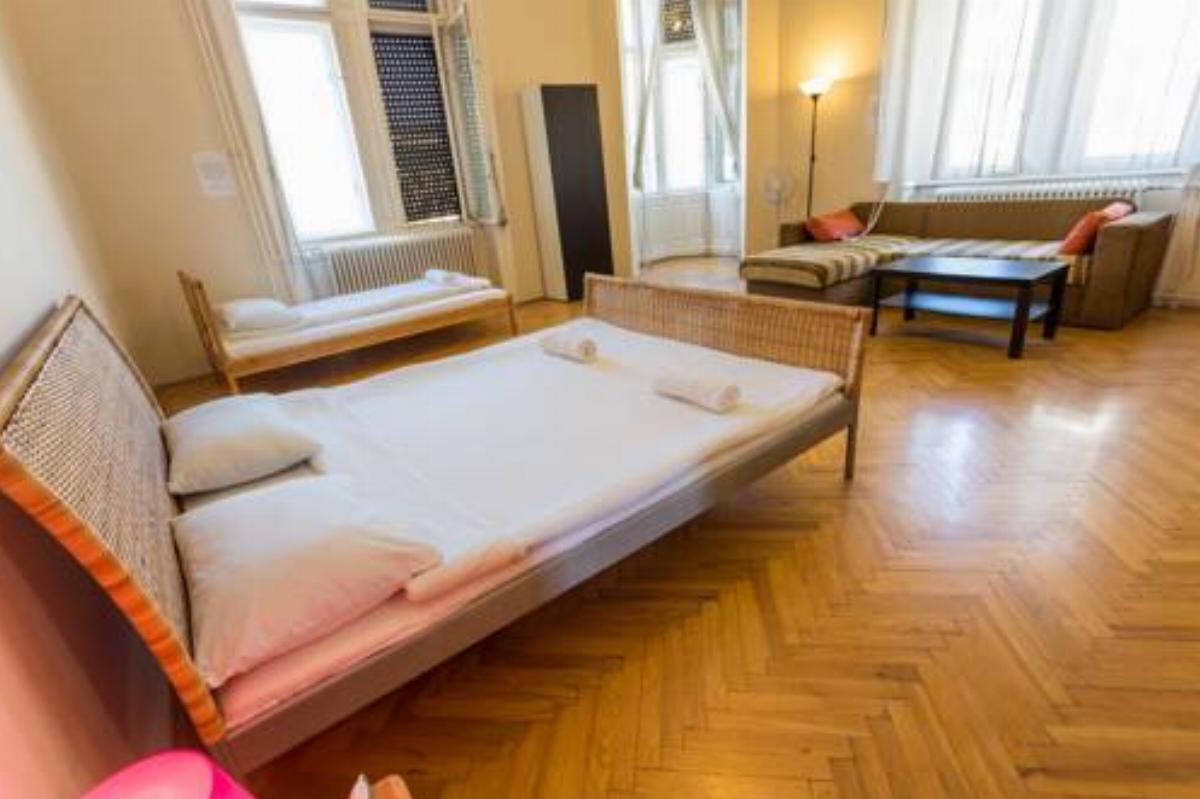 Goodtrip Apartments - Józsi Hotel Budapest Hungary
