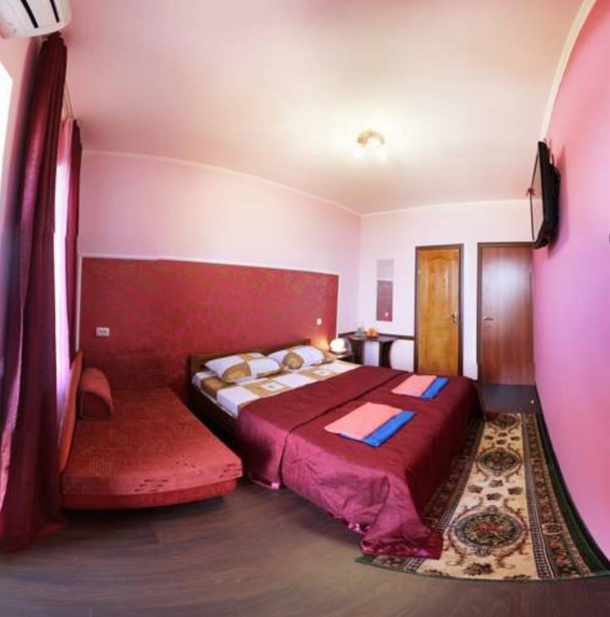 Gostievoi dom Zarafshan Hotel Berehove Crimea