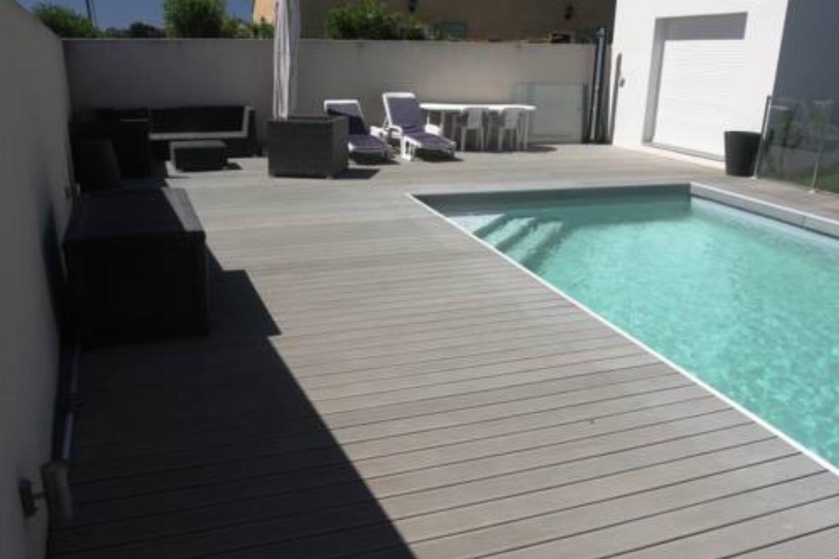 Grande Maison moderne avec piscine Hotel Castries France
