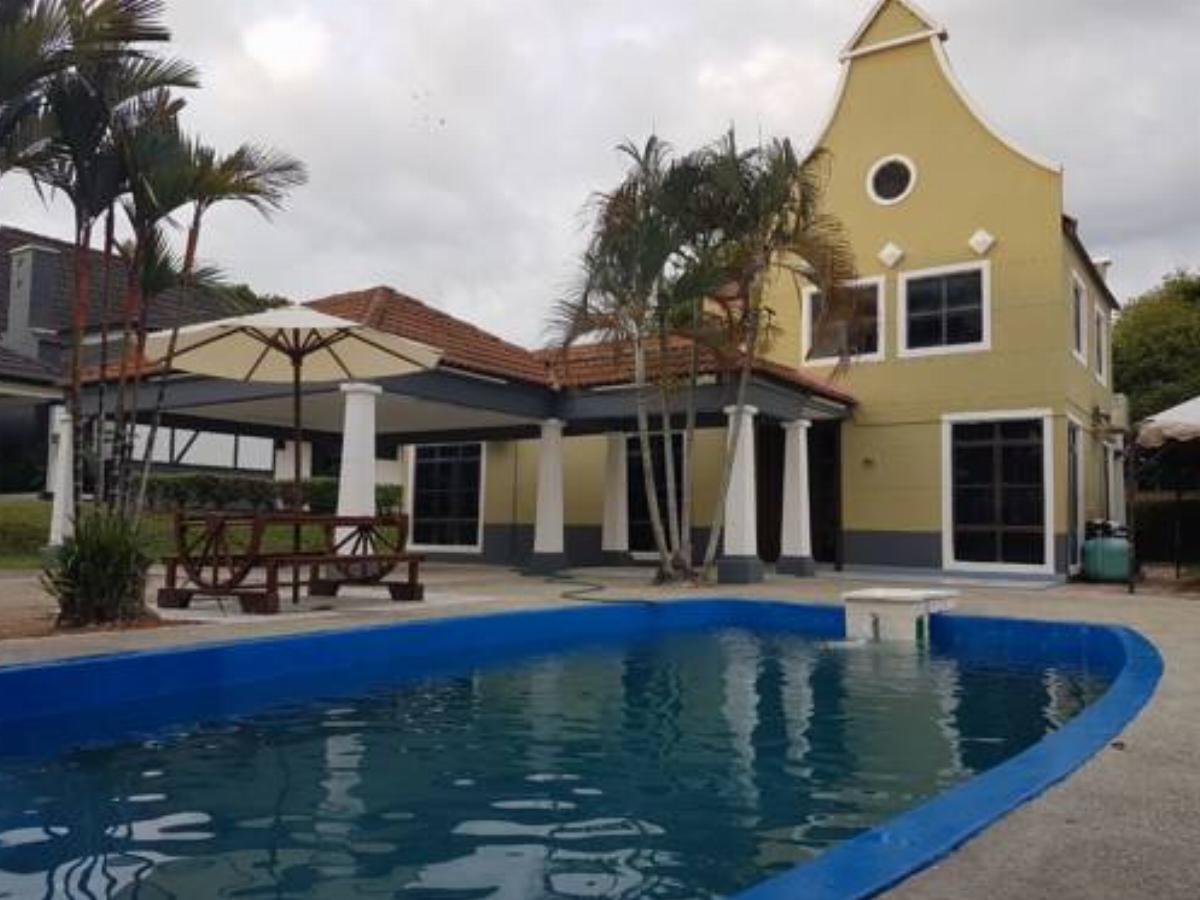 A famosa resort melaka villa