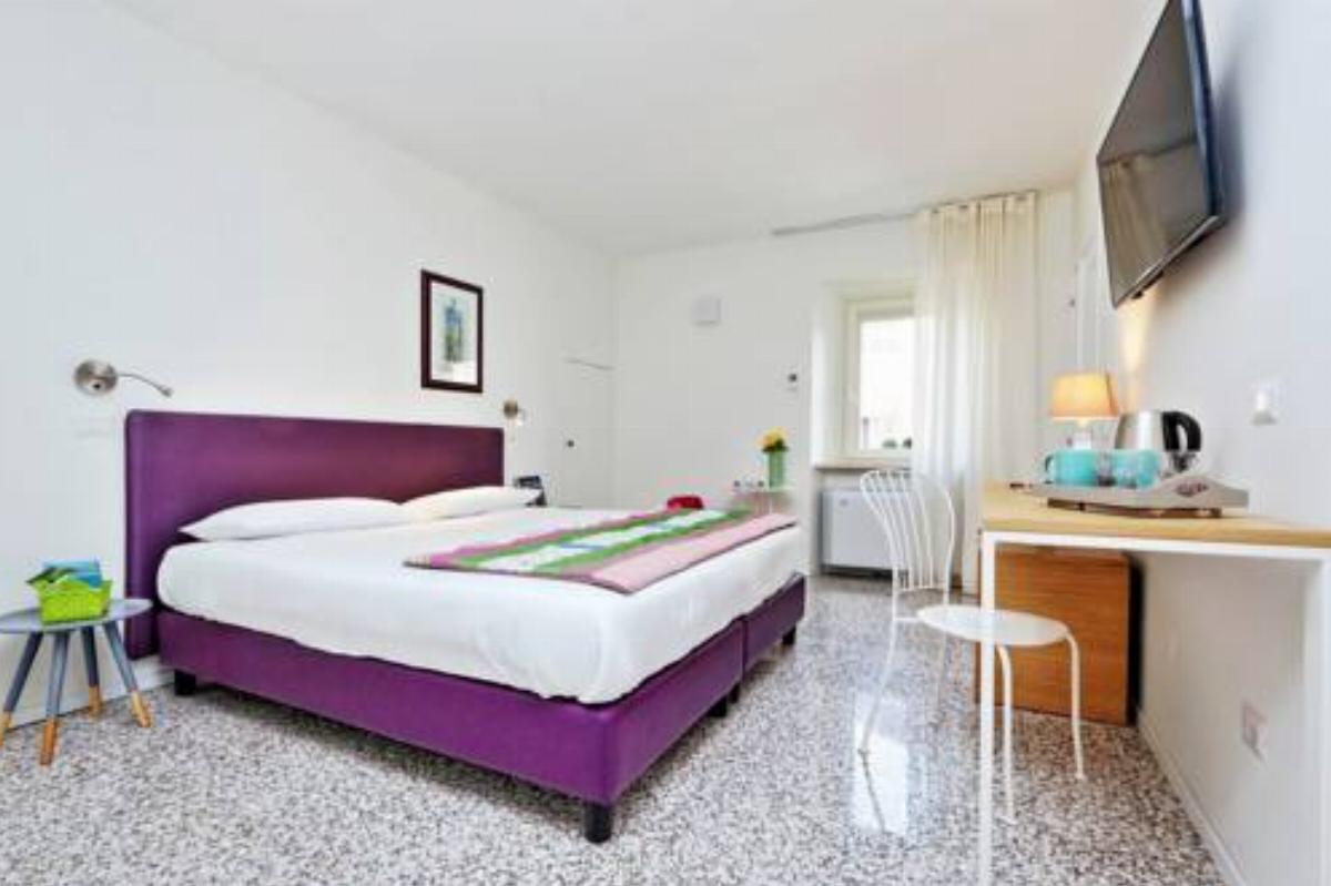 Guest House Viaroma Hotel San Severino Marche Italy