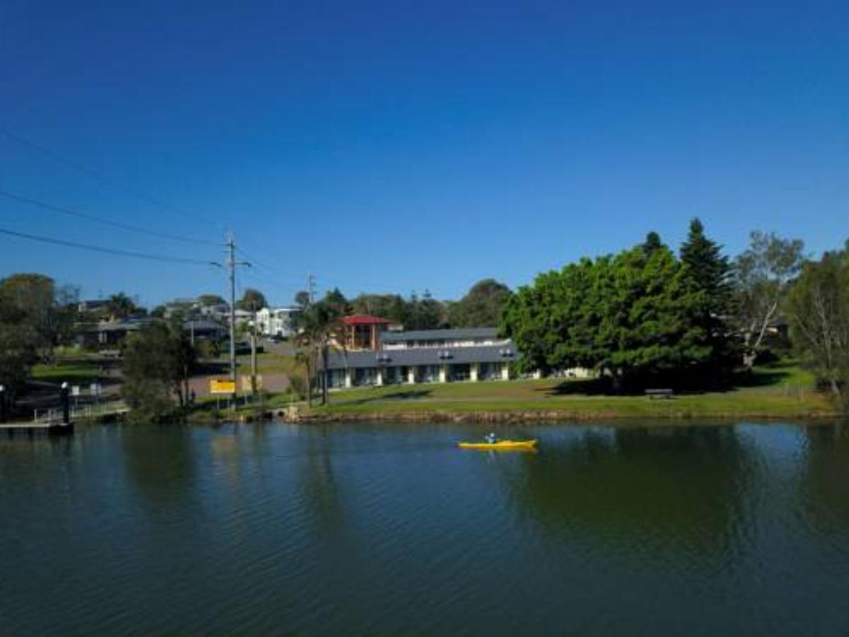 Hibiscus Lakeside Motel Hotel Budgewoi Australia