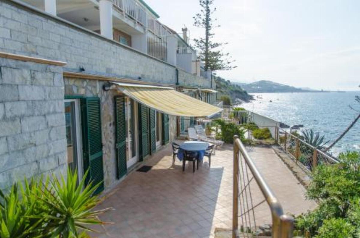 Holiday Apartment by the sea - breathtaking location Hotel Cipressa Italy