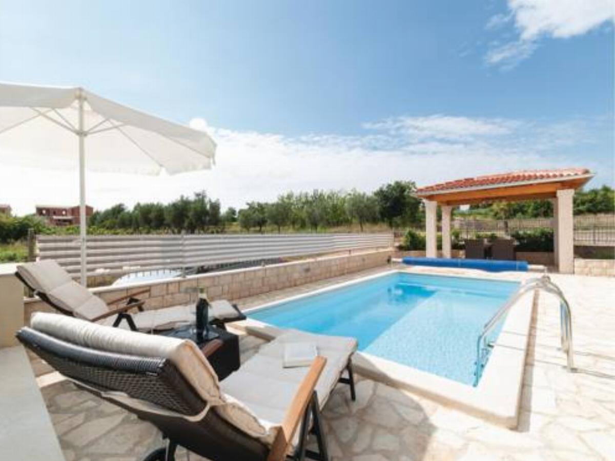 Holiday home Kastelir 50 with Outdoor Swimmingpool Hotel Kaštelir Croatia