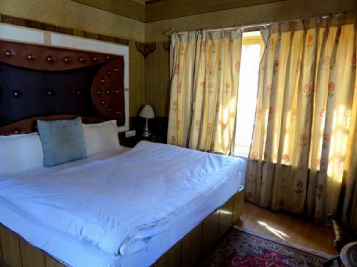 Hotel Nezer Holiday Inn Hotel Leh India