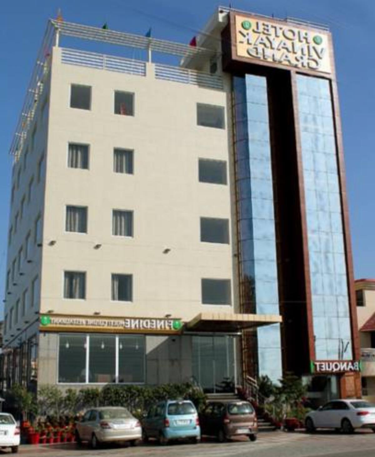 Hotel Vinayak Grand Hotel Bahādrābād India