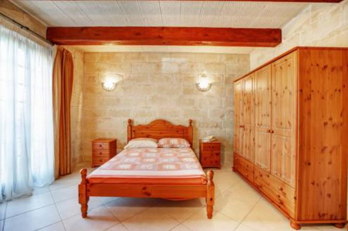 Il-Palma Holiday Farmhouse with Sunny Private Pool in Island of Gozo Hotel Għarb Malta