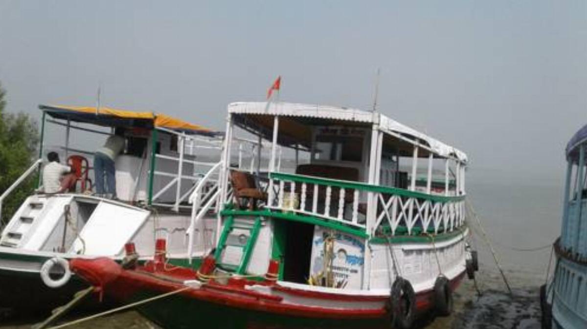 India Tours Only Sundarban Houseboat MB Sri Radha Hotel Gosāba India