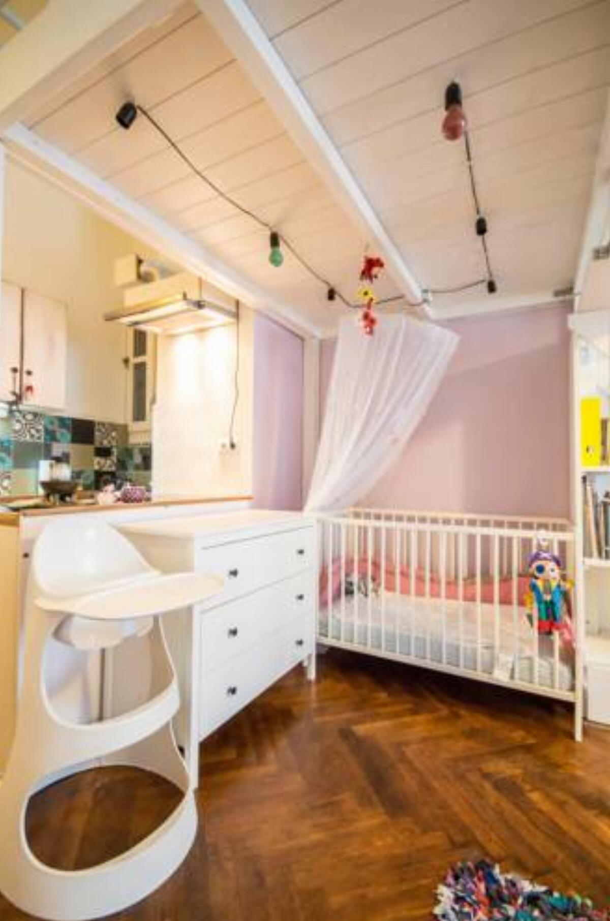 Kangaroo Apartment with Baby Crib Hotel Budapest Hungary