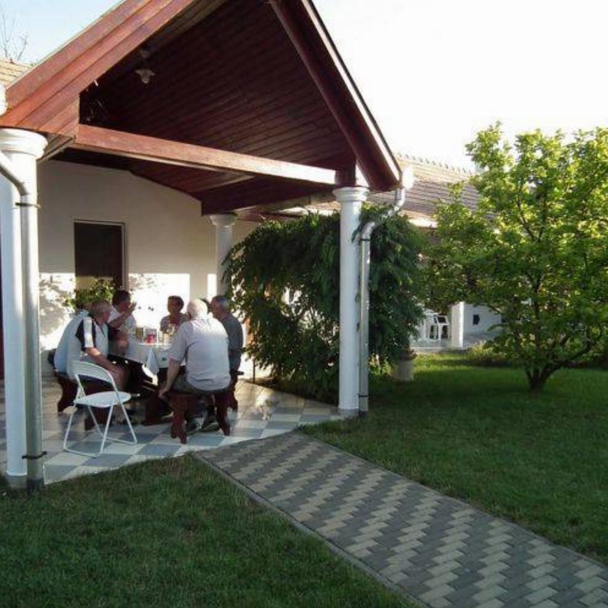 Kék Sziget Pihenőház Hotel Abádszalók Hungary