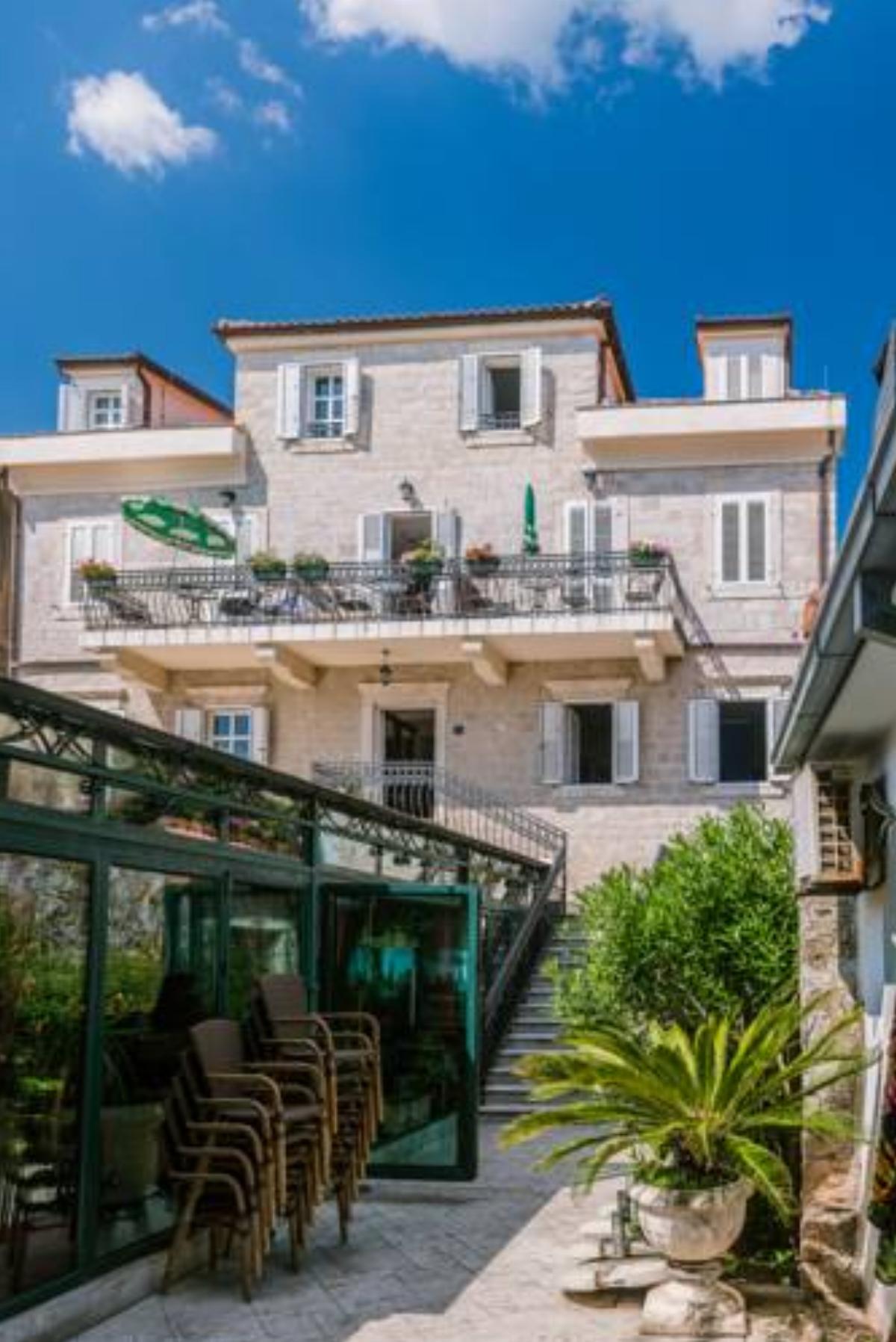 Kezman Apartment Hotel Igalo Montenegro