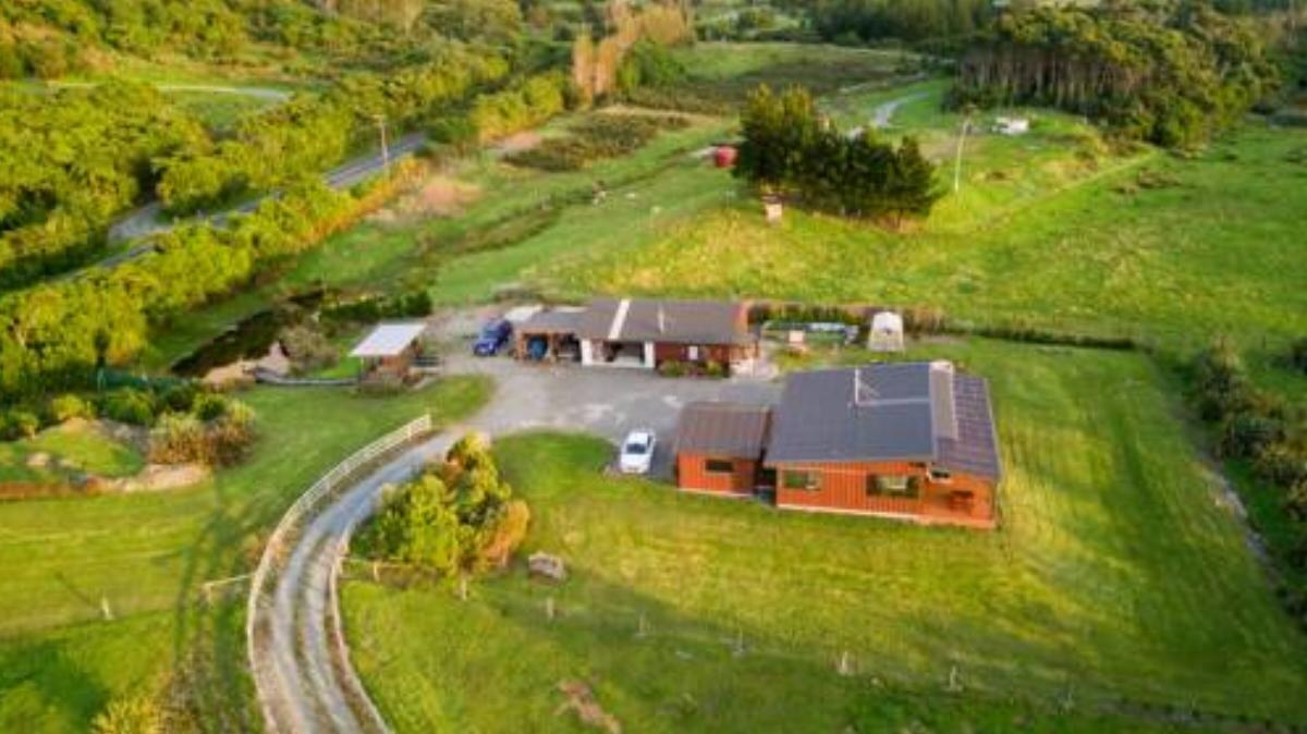 Kiwi Cabin and Homestay at Koru Hotel Barrytown New Zealand