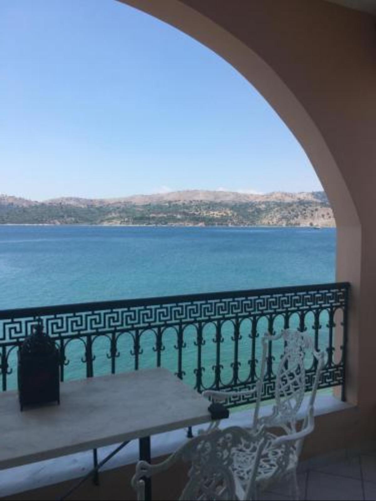Koutromanos luxury apartments for rent Hotel Astakós Greece