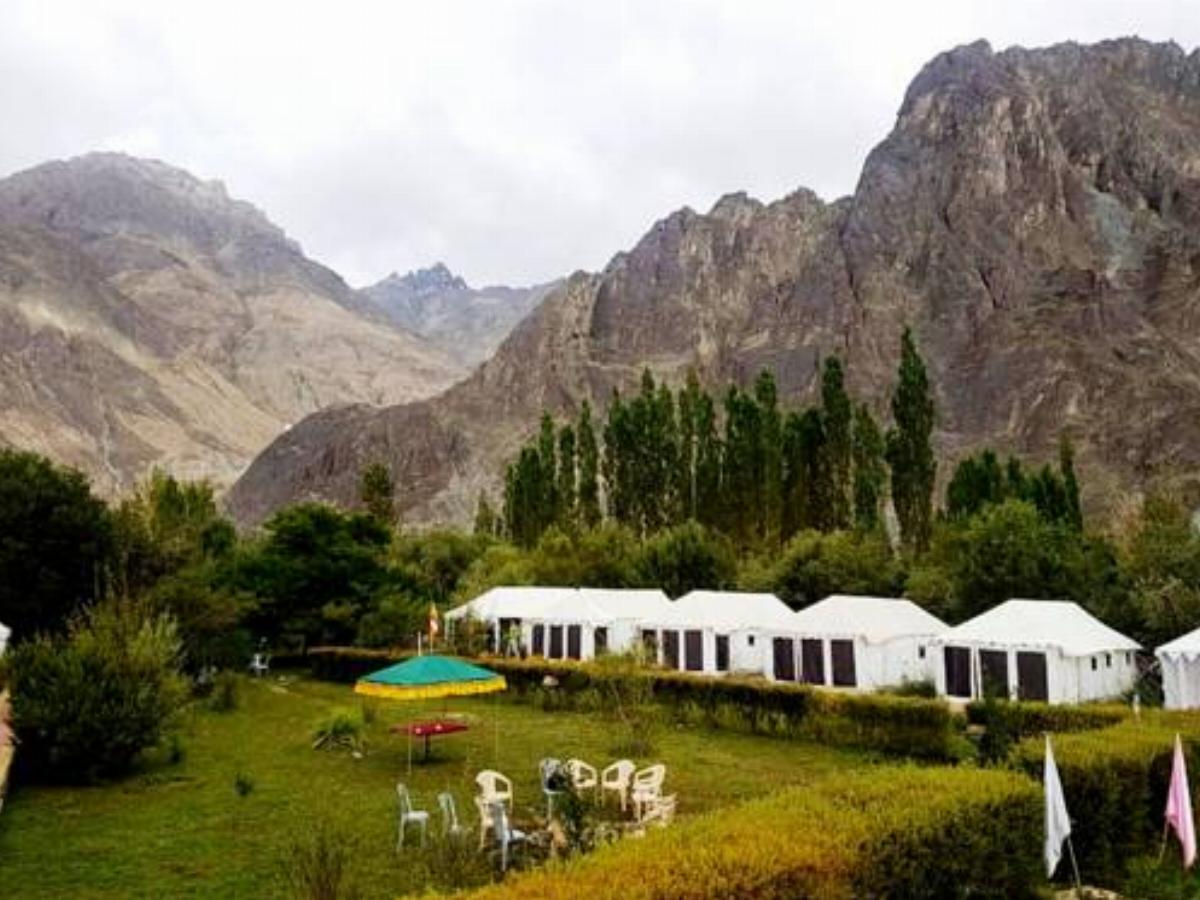 Ladakh Summer Camp-Nubra Hotel Hundar India