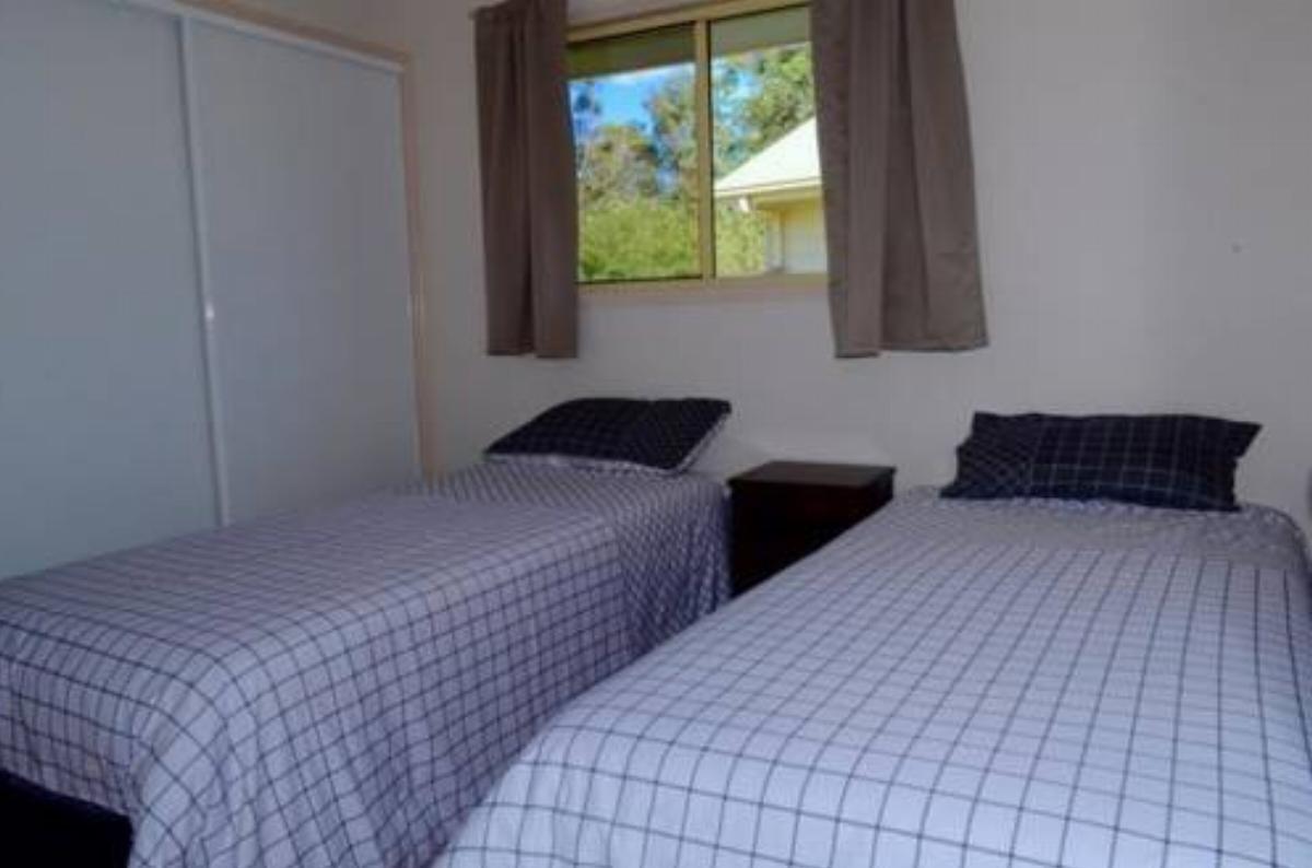 Lake Barra Cottages Hotel Downsfield Australia