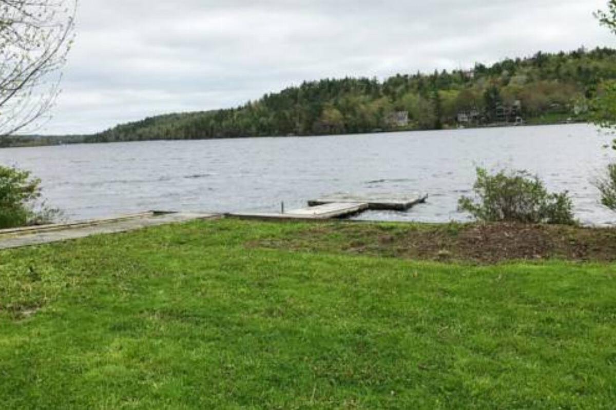 Lakefront Cottage with Private Patio and Dock Hotel Lower Sackville Canada