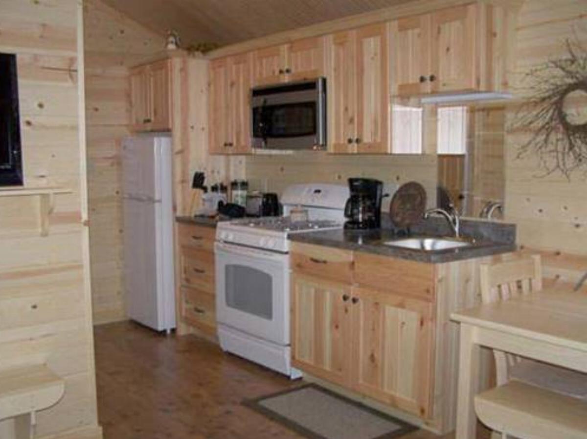 Lakeland RV Campground Cottage 18 Hotel Edgerton USA