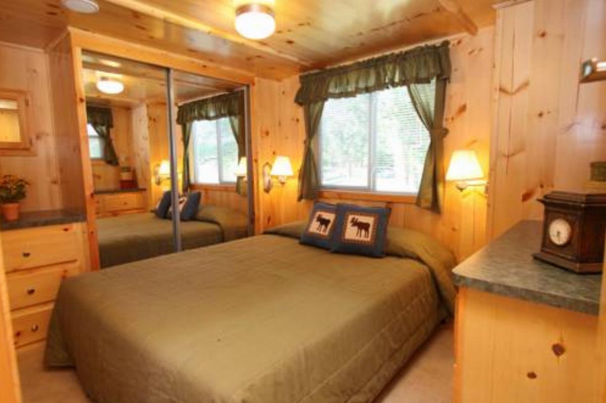 Lakeland RV Campground Loft Cabin 4 Hotel Edgerton USA