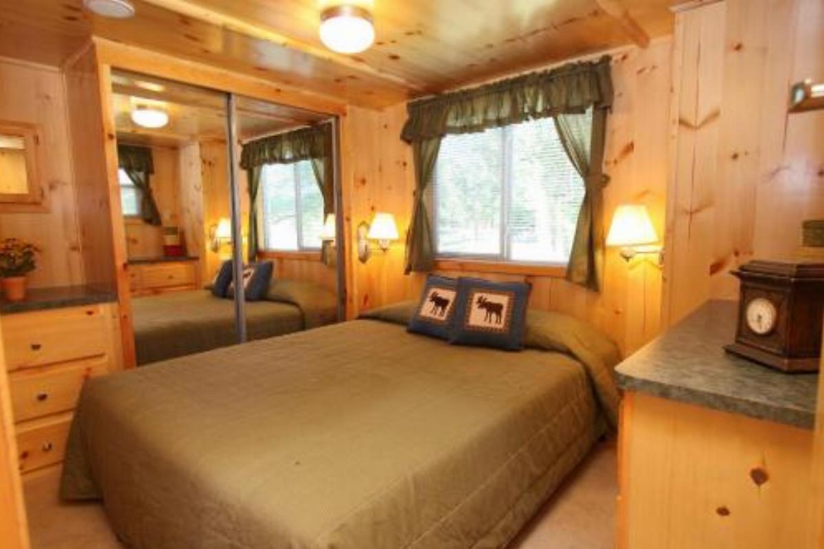 Lakeland RV Campground Loft Cabin 6 Hotel Edgerton USA