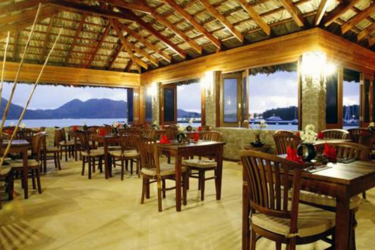 Le Grand Bleu Villas Hotel Baie Sainte Anne Seychelles