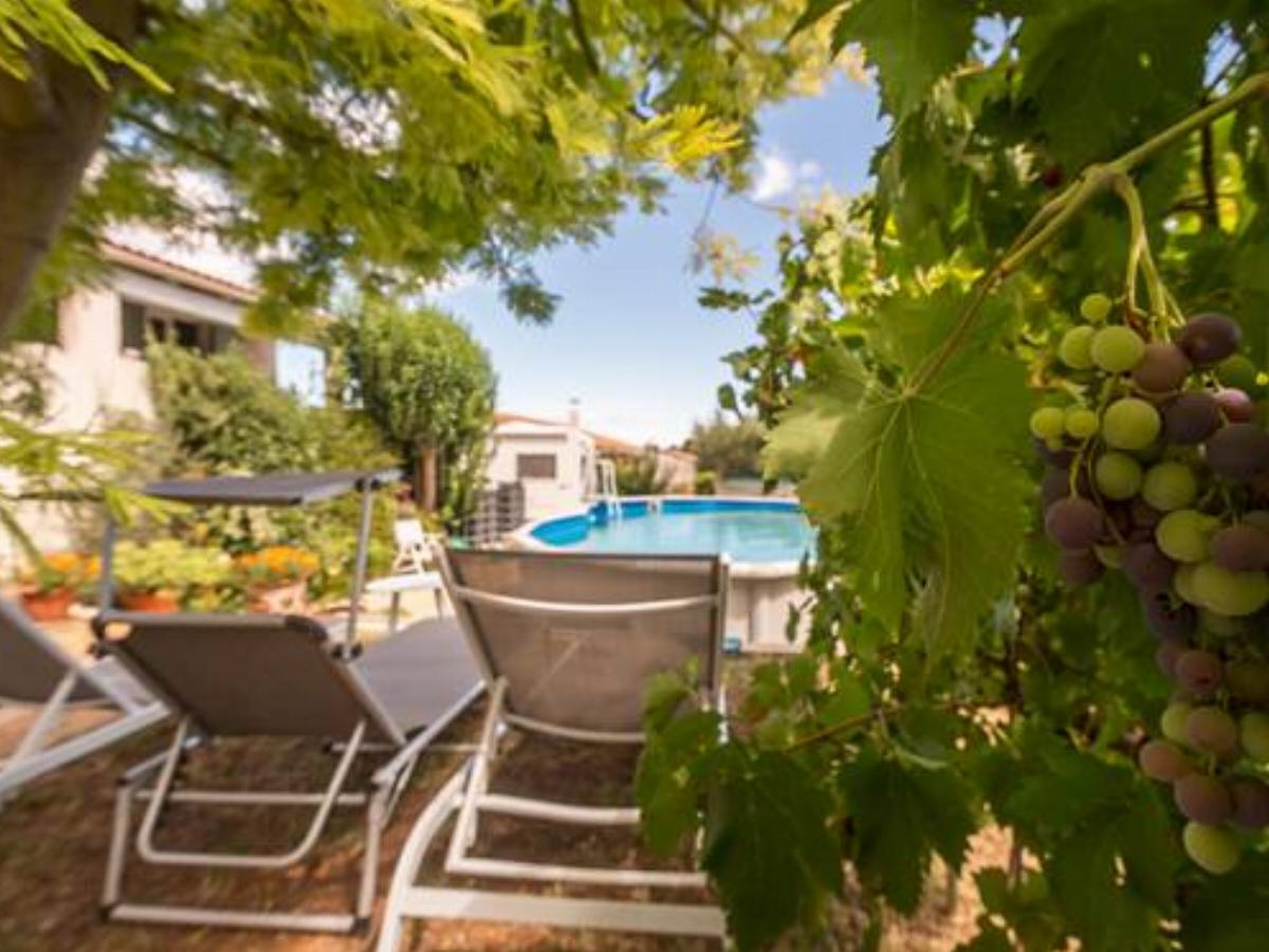 Les Chènevières maison avec piscine pour 6 personnes Hotel Générac France