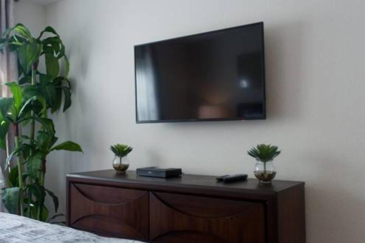 Lux Apt | King Bed | Fast WiFi | Pool | Parking Hotel Costa Mesa USA