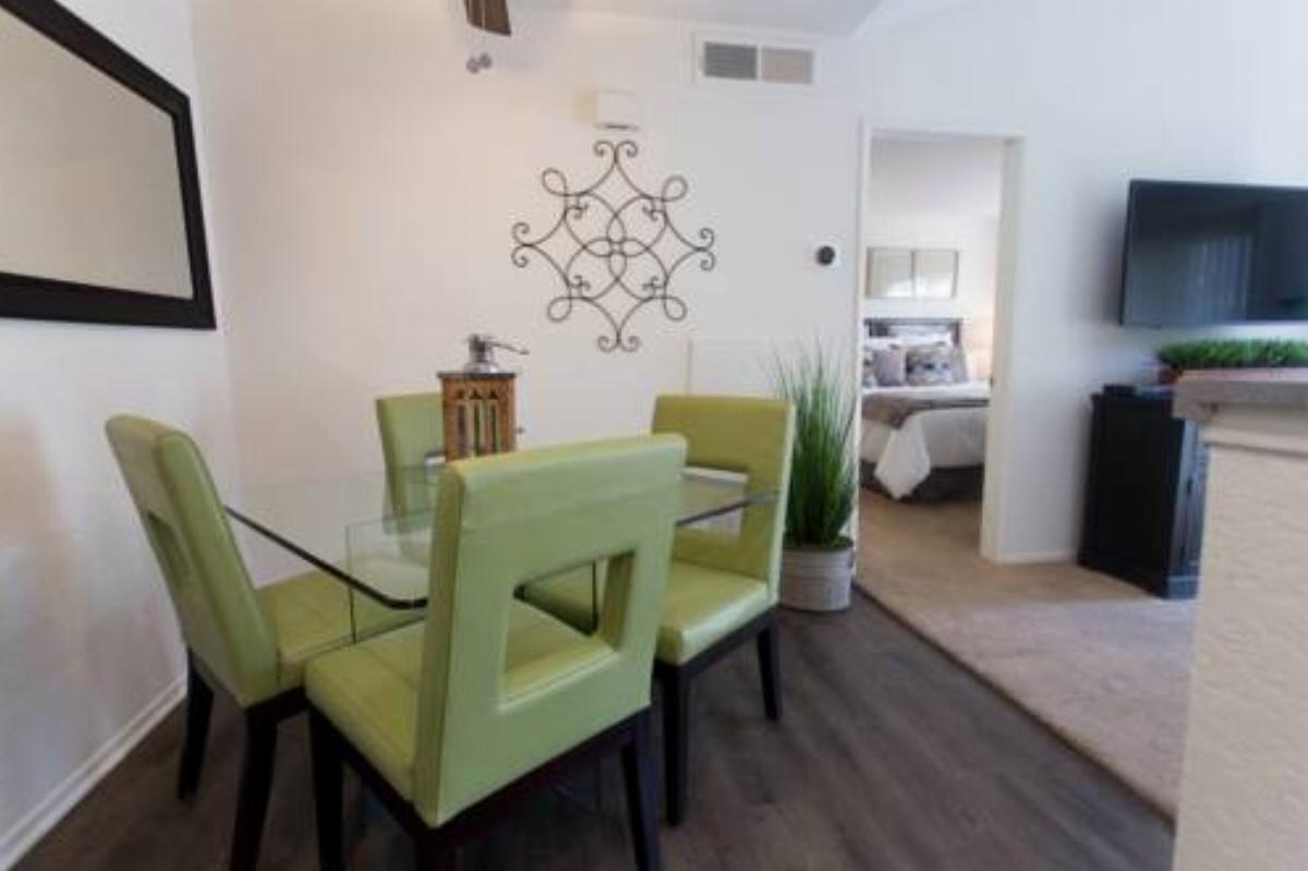Lux Apt | King Bed | Fast WiFi | Pool | Parking Hotel Costa Mesa USA