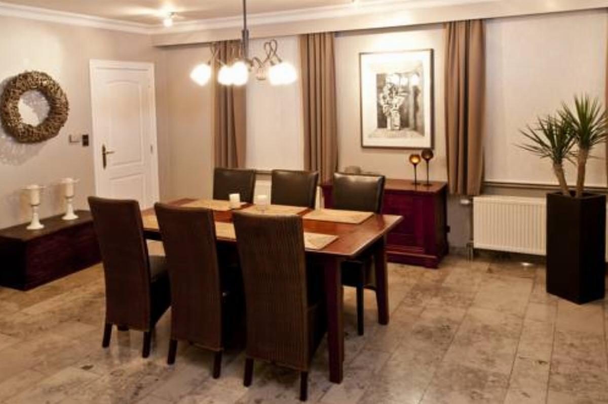 Luxurious Villa 't Hof van Kalenberg Hotel Borgloon Belgium