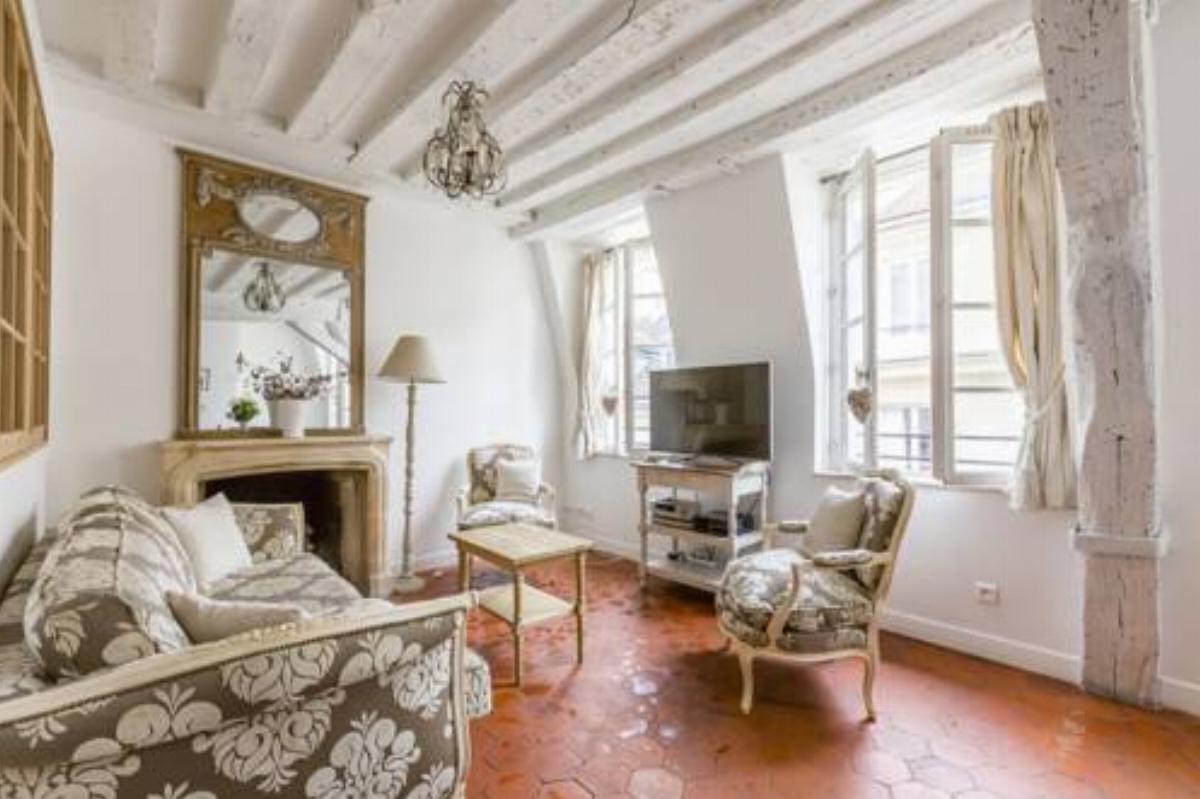 Luxury and Bright Two-Bedroom Apartment Ile Saint-Louis Hotel Paris France