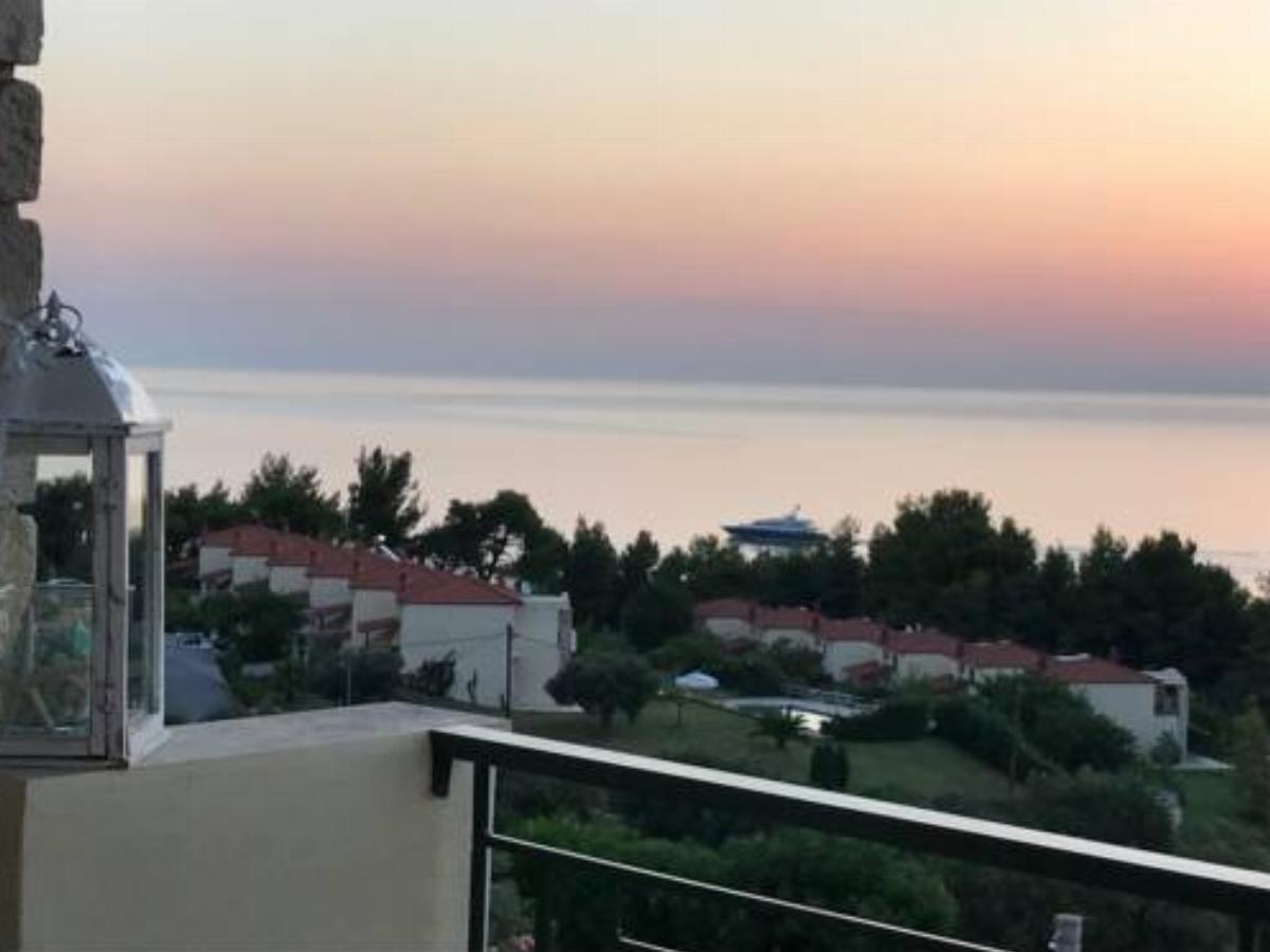 Luxury house near the sea with public pool. Hotel Kalandra Greece