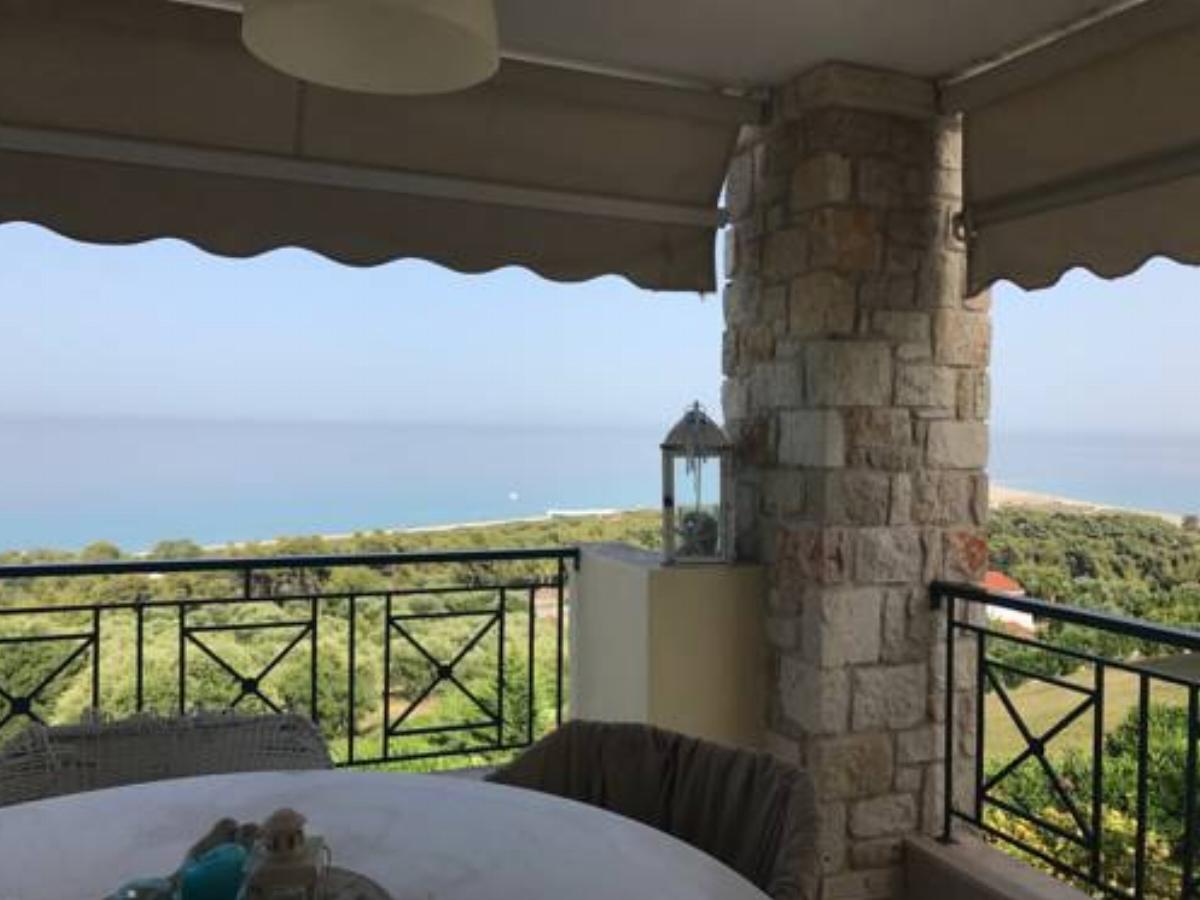 Luxury house near the sea with public pool. Hotel Kalandra Greece
