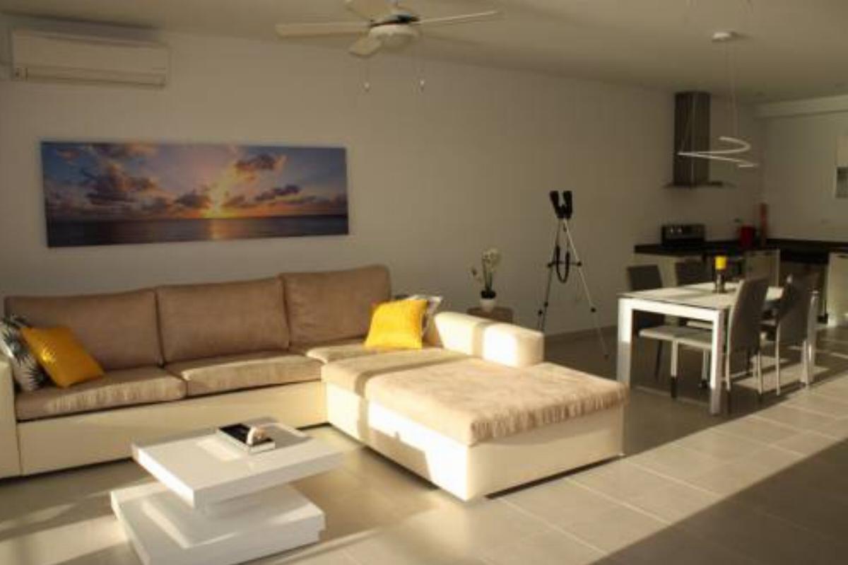 Luxury suite in Seneca Apts Hotel Little Bay Sint Maarten