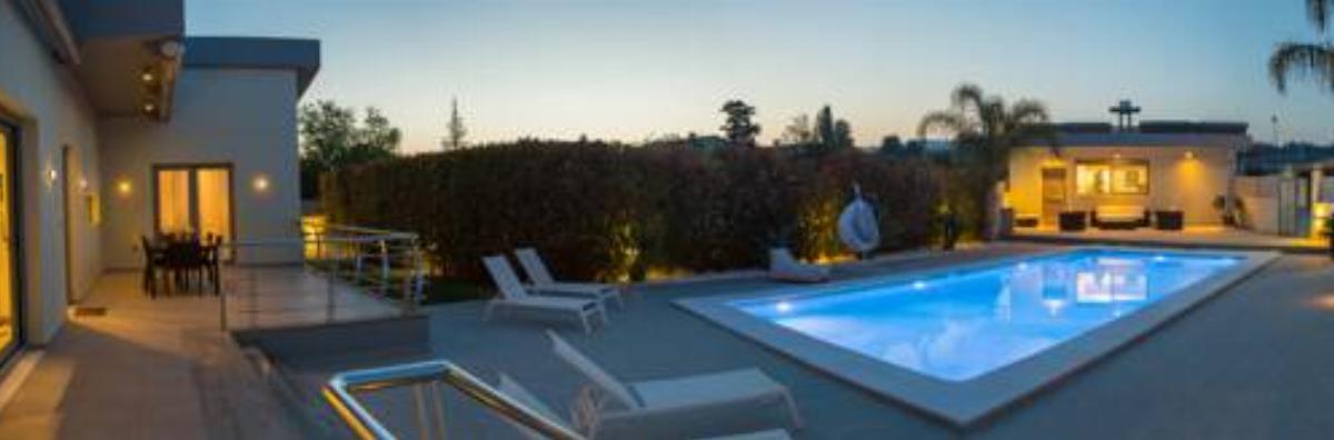 Luxury Villa Diminio Hotel Kiáton Greece