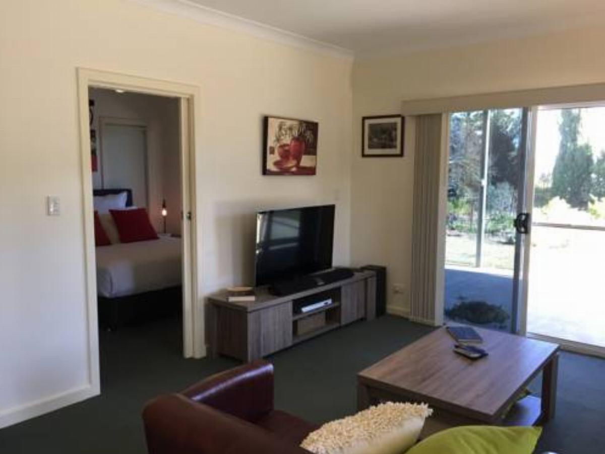 Lyreen's Apartment Hotel Auburn Australia