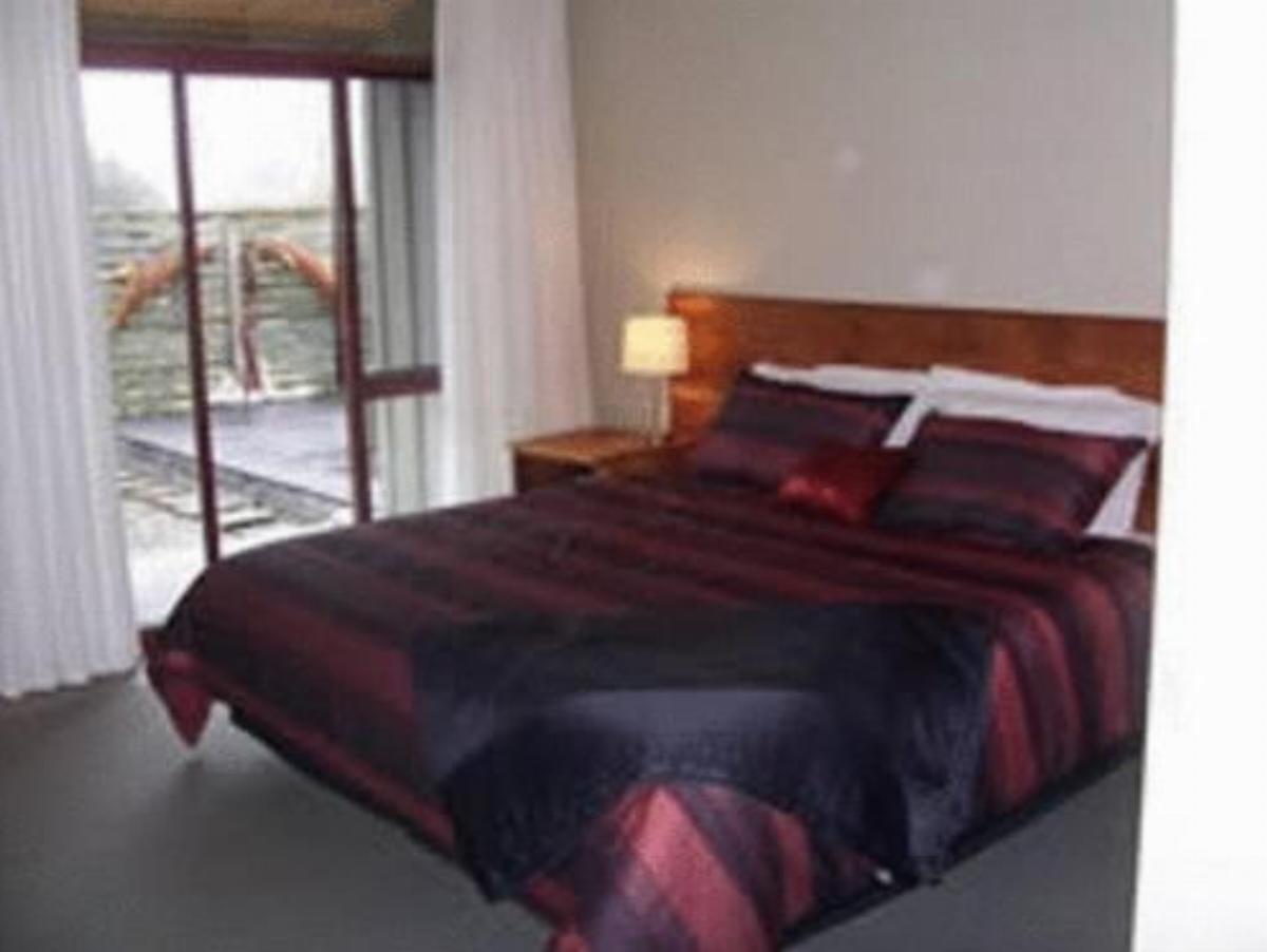 Mahitahi Lodge Hotel Bruce Bay New Zealand