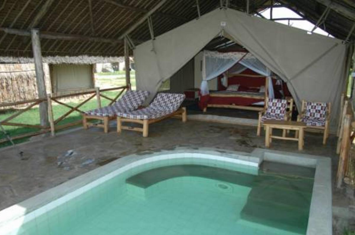 Manyatta Camp Hotel Voi Kenya