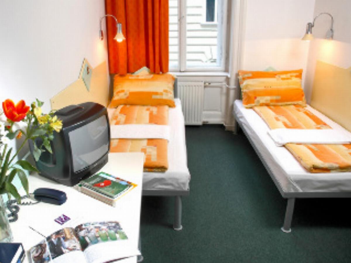 Marco Polo Top Hostel Hotel Budapest Hungary