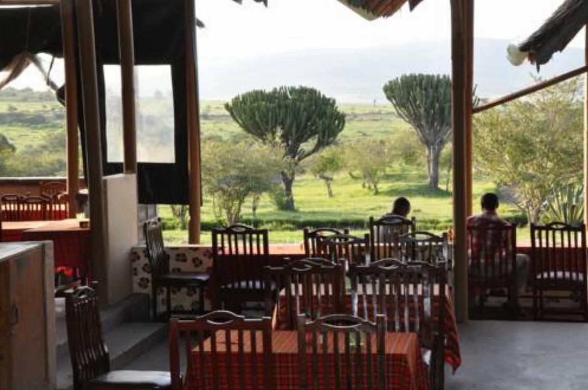 Masai Mara Manyatta Camp Hotel Ololaimutiek Kenya