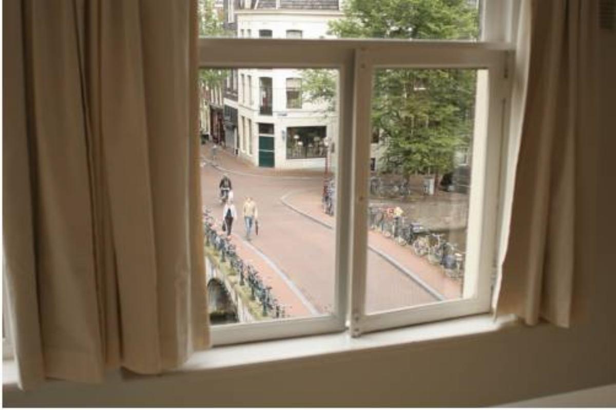 Miauw Suites, canal view city centre hotel Hotel Amsterdam Netherlands