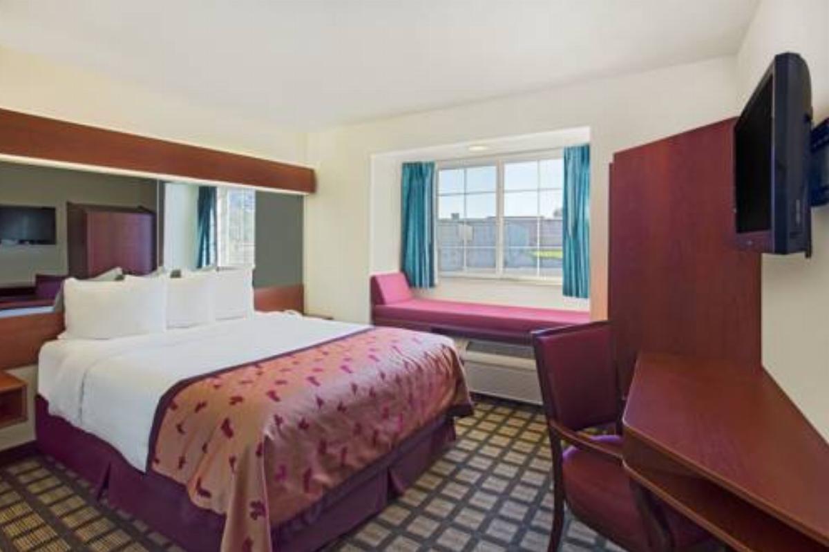 Microtel Inn & Suites by Wyndham Holland Hotel Holland USA