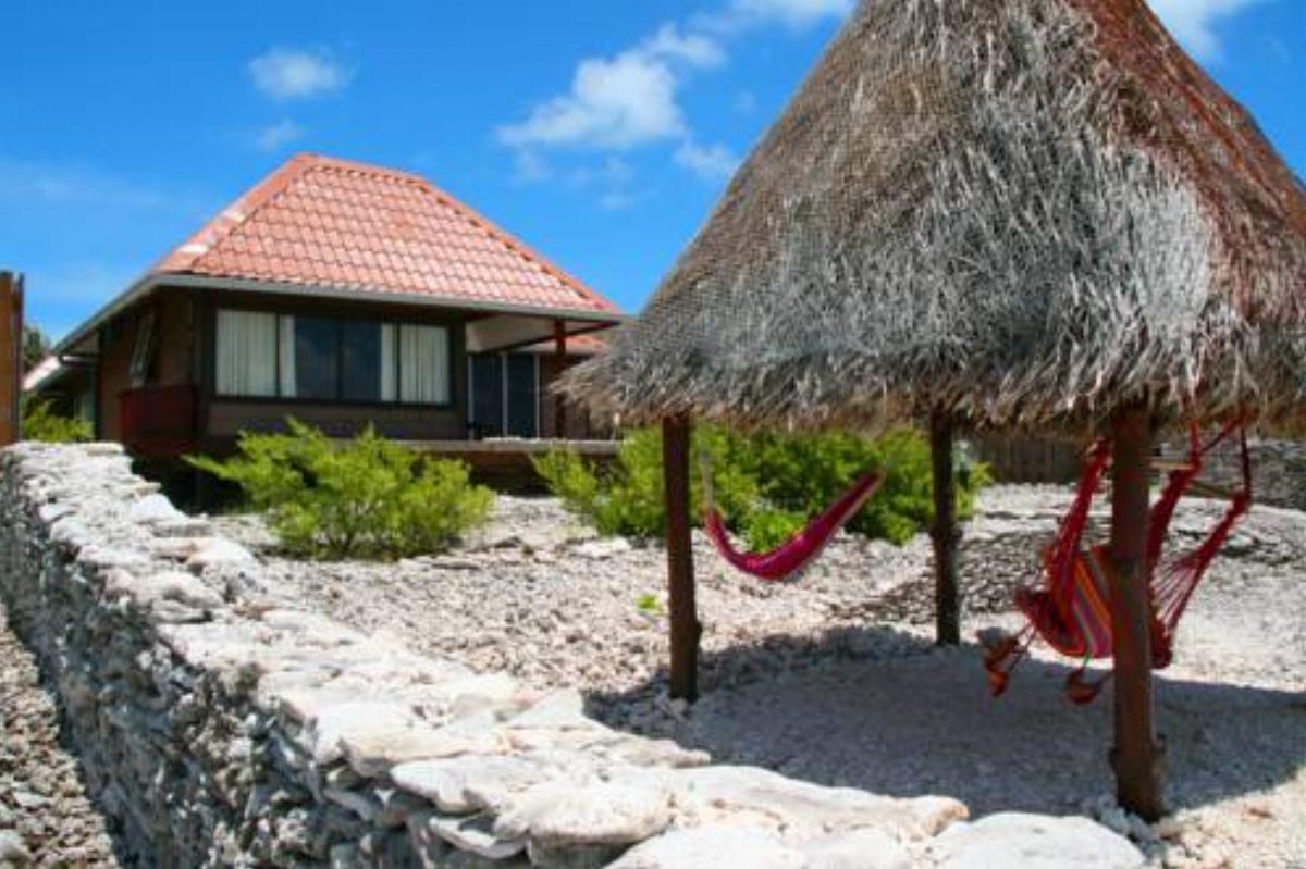 Miki Miki Lodge Hotel Avatoru French Polynesia