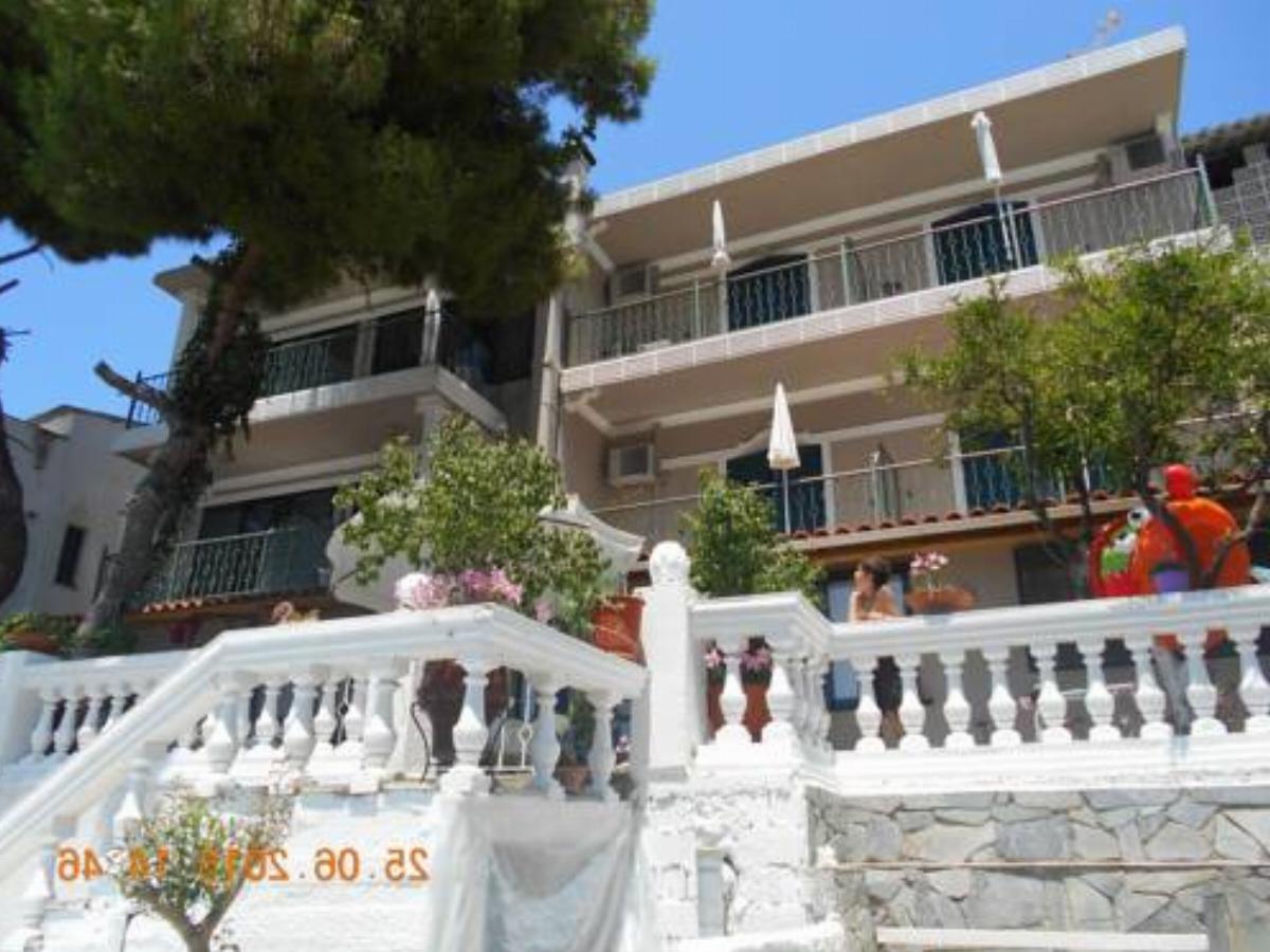 Mina Apartments Hotel Póros Greece