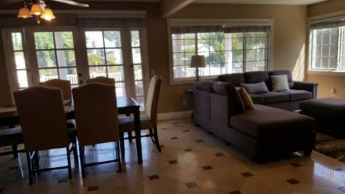 Minutes from Malibu 3bd 2ba Lake Front Luxury Home Hotel Agoura Hills USA